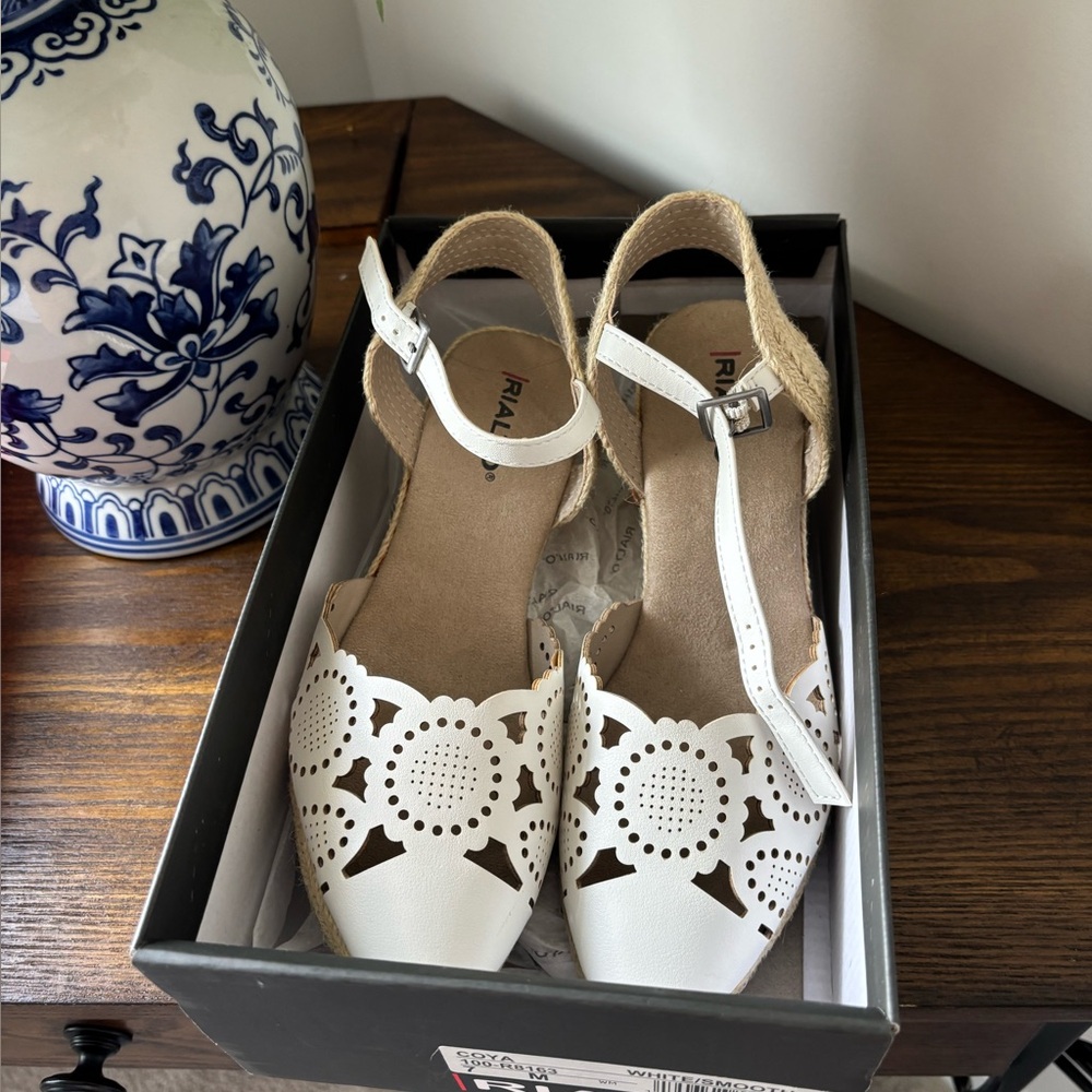 NEW  Rialto Women's White Espadrille Wedge